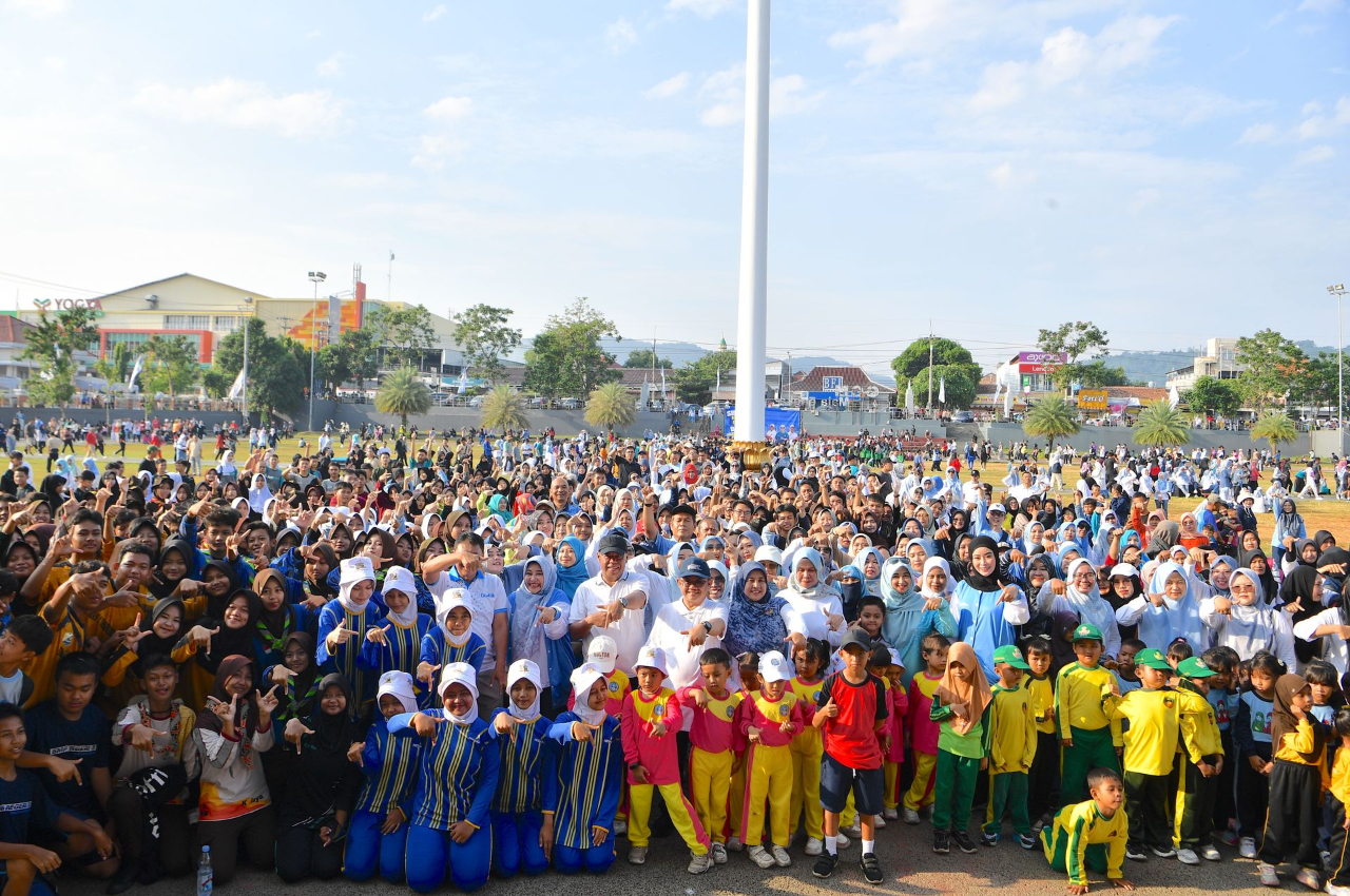 Ribuan Pelajar dan Guru Majalengka Ikuti Senam Anak Indonesia Hebat