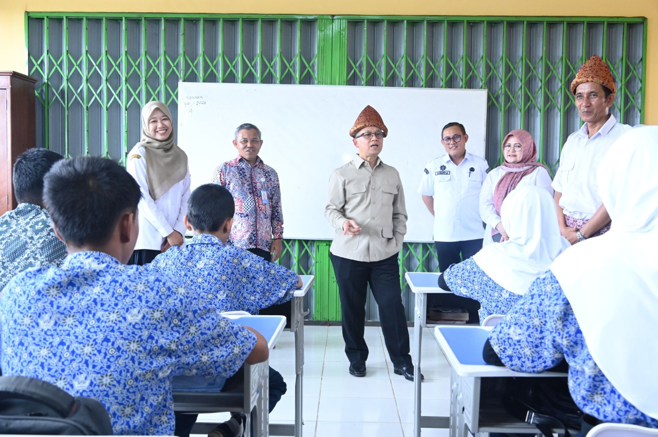 Tinjau SMP Negeri 25 Palembang, Wamendikdasmen Dorong Sarana dan Lingkungan Belajar Nyaman