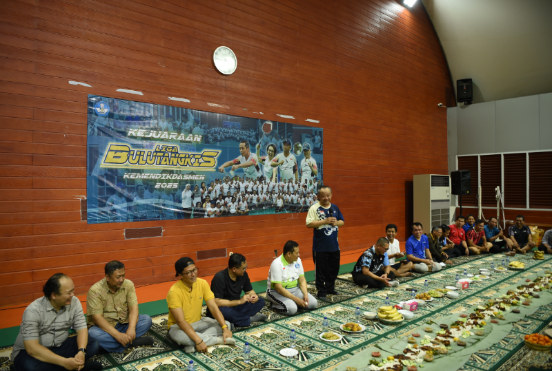 Momen Kebersamaan Mendikdasmen dalam Munggahan Bersama Tim Bulu Tangkis Kemendikdasmen